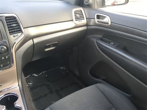 Used 2017 Jeep Grand Cherokee Laredo image 17