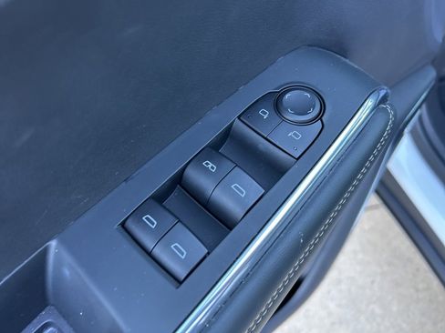 Used 2025 GMC Acadia Elevation image 19