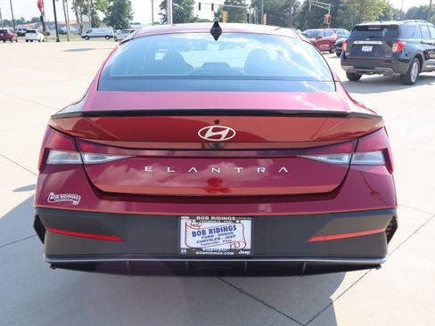 Used 2025 Hyundai Elantra Sport FWD image 6