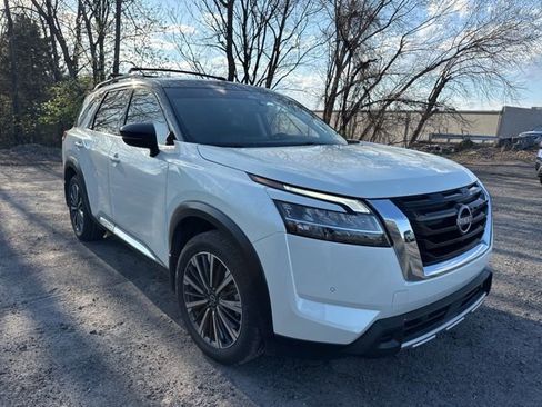 Used 2023 Nissan Pathfinder Platinum w/ Lighting Package (N92) image 3