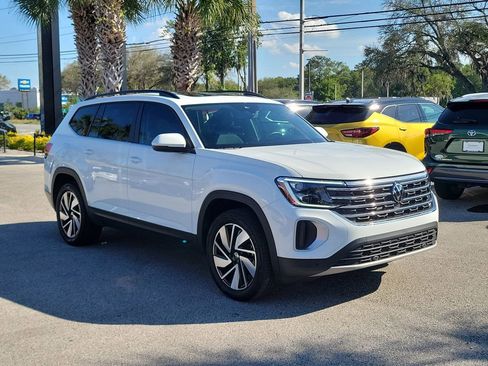 Used 2024 Volkswagen Atlas SE w/ Panoramic Sunroof Package FWD image 3