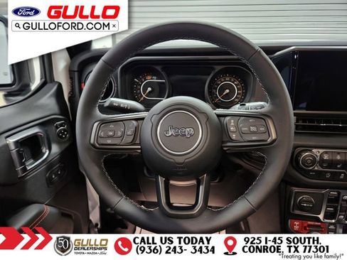 Used 2025 Jeep Wrangler Unlimited Rubicon image 13