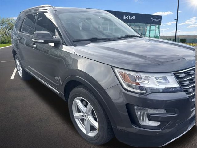 Used 2017 Ford Explorer XLT w/ Equipment Group 202A AWD/4WD image 4