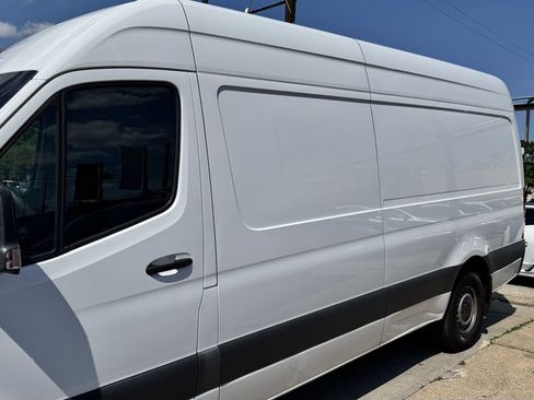 Used 2023 Mercedes-Benz Sprinter 2500 image 3