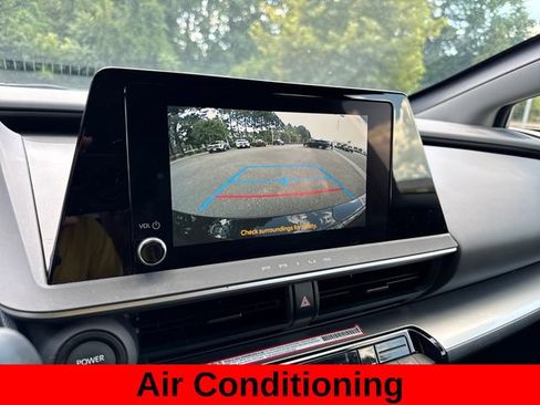 Used 2024 Toyota Prius LE FWD image 18