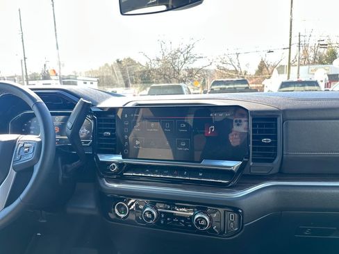 Used 2024 GMC Sierra 1500 Elevation image 15