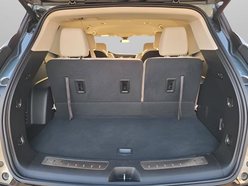 Used 2023 Buick Enclave Essence image 9