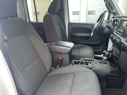 Used 2021 Jeep Gladiator Willys image 17