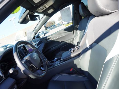 Used 2025 Toyota Camry SE image 21