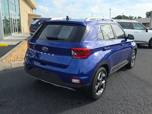 Used 2021 Hyundai Venue SEL FWD image 4