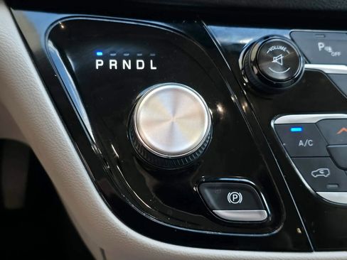 Used 2017 Chrysler Pacifica Touring-L FWD image 30