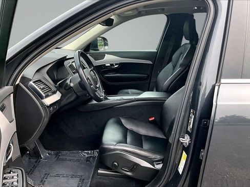 Used 2022 Volvo XC90 T5 Momentum w/ Climate Package AWD/4WD image 10