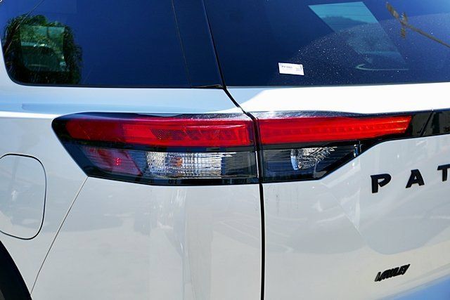 Certified 2023 Nissan Pathfinder SV w/ Black Appearance Package FWD image 7