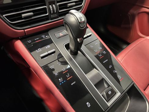 Used 2022 Porsche Macan AWD/4WD image 31
