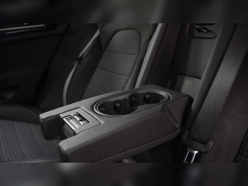 Certified 2025 Porsche Panamera 4 image 19
