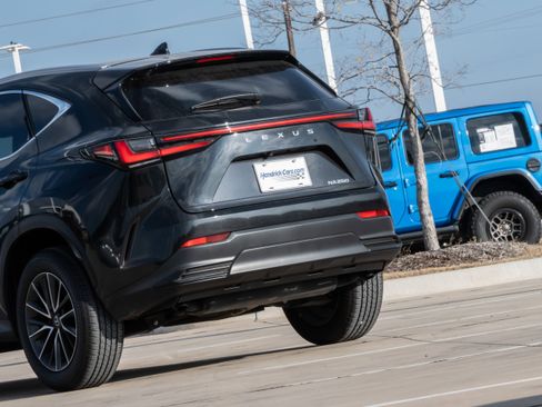 Used 2025 Lexus NX 250 FWD image 6