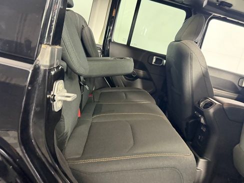 Used 2025 Jeep Wrangler Unlimited Sahara w/ Safety Group AWD/4WD image 28