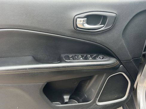 Used 2019 Jeep Compass Limited AWD/4WD image 10
