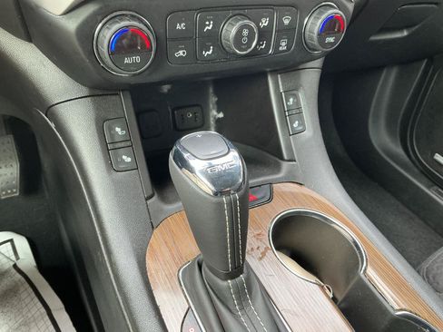 Used 2019 GMC Acadia SLE w/ LPO, Floor Liner Package FWD image 15