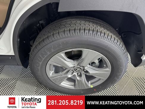 New 2025 Toyota RAV4 XLE image 15