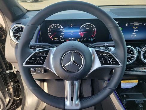 New 2025 Mercedes-Benz GLB 250 image 17