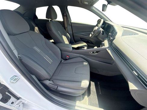 Used 2025 Hyundai Elantra Sport FWD image 21