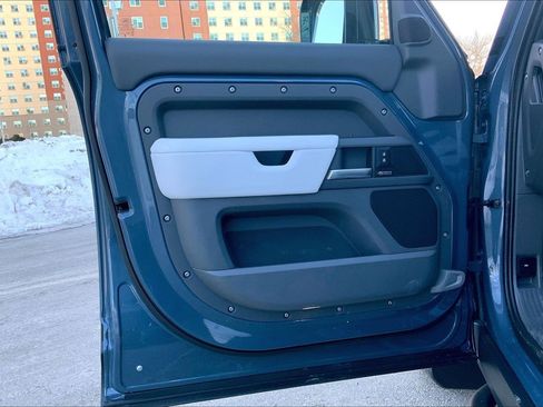 Used 2025 Land Rover Defender 110 X-Dynamic SE image 21