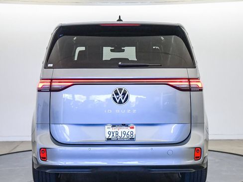 Used 2025 Volkswagen ID. Buzz Pro S RWD image 3