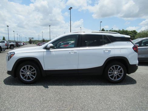 Used 2023 GMC Terrain SLT FWD image 4