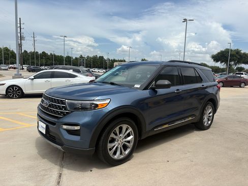 Used 2020 Ford Explorer XLT w/ Equipment Group 202A RWD image 4
