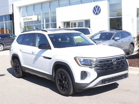 Used 2024 Volkswagen Atlas Peak Edition SE image 1
