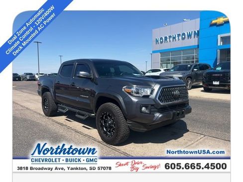Used 2018 Toyota Tacoma TRD Sport AWD/4WD image 5