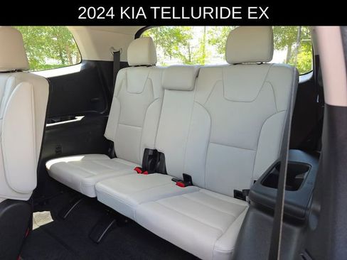 Used 2024 Kia Telluride EX w/ EX Captain's Chair Package FWD image 18