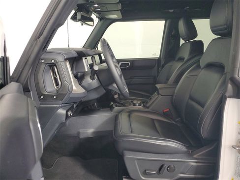 Used 2025 Ford Bronco Outer Banks image 10