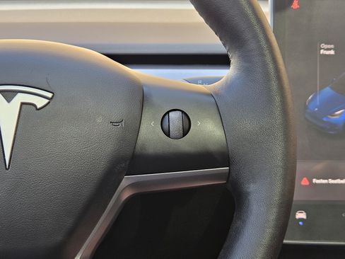 Used 2022 Tesla Model Y Long Range AWD/4WD image 25
