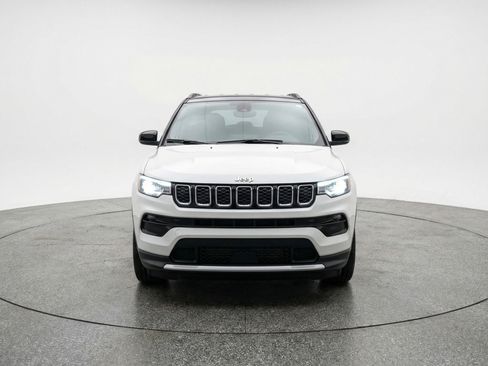 Used 2025 Jeep Compass Limited image 2