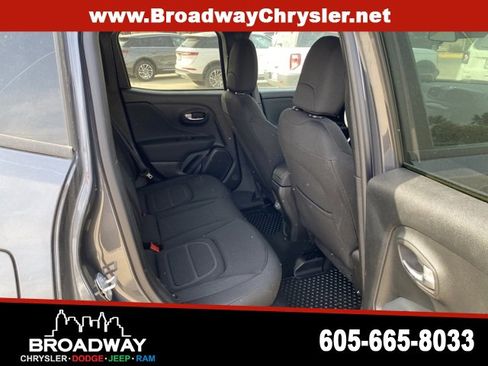 Used 2022 Jeep Renegade Latitude image 8