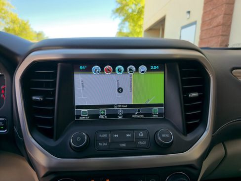 Used 2019 GMC Acadia Denali w/ Technology Package FWD image 21