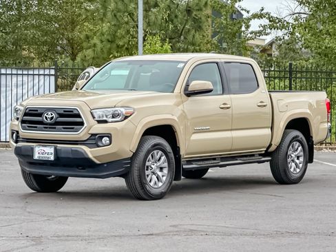 Used 2017 Toyota Tacoma SR5 w/ Tow Package AWD/4WD image 7