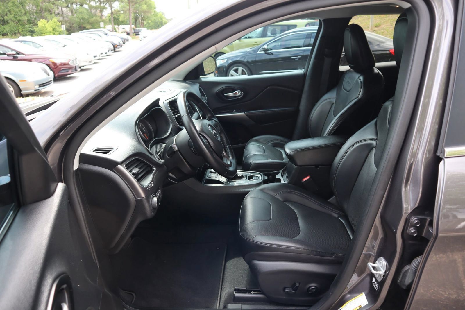 Used 2021 Jeep Cherokee Latitude Lux w/ Sun & Sound Group FWD image 9