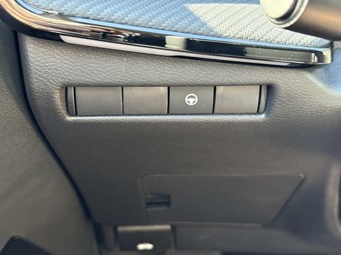 Used 2025 Nissan Kicks SR AWD/4WD image 14