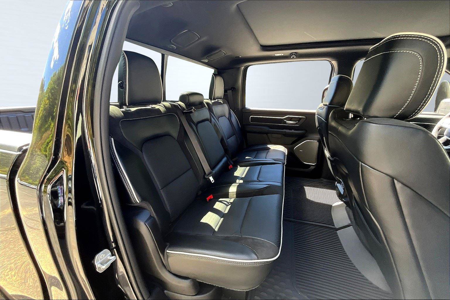 New 2026 RAM 1500 Laramie AWD/4WD image 9