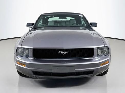 Used 2006 Ford Mustang Convertible RWD image 2