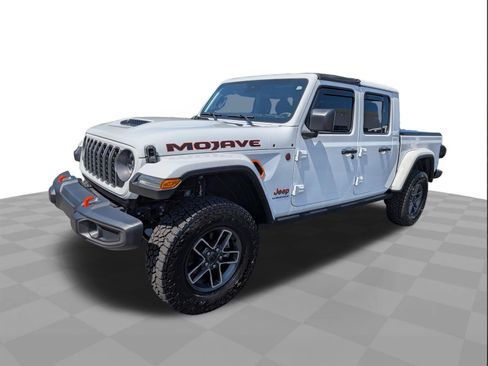 Used 2025 Jeep Gladiator Mojave AWD/4WD image 8