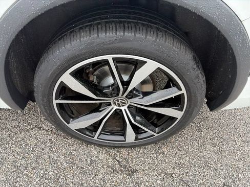 Used 2022 Volkswagen Tiguan SEL R-Line AWD/4WD image 10