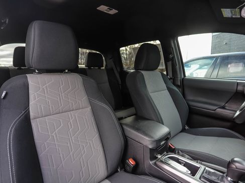 Used 2021 Toyota Tacoma TRD Sport w/ Technology Package image 29