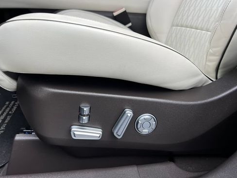 Used 2025 Lincoln Nautilus Black Label AWD/4WD image 10