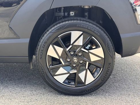 Used 2024 Hyundai Kona SEL AWD/4WD image 14