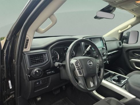 Used 2024 Nissan Titan SV w/ SV Convenience Package AWD/4WD image 13