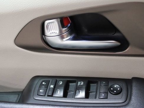 Used 2021 Chrysler Voyager Lxi FWD image 17